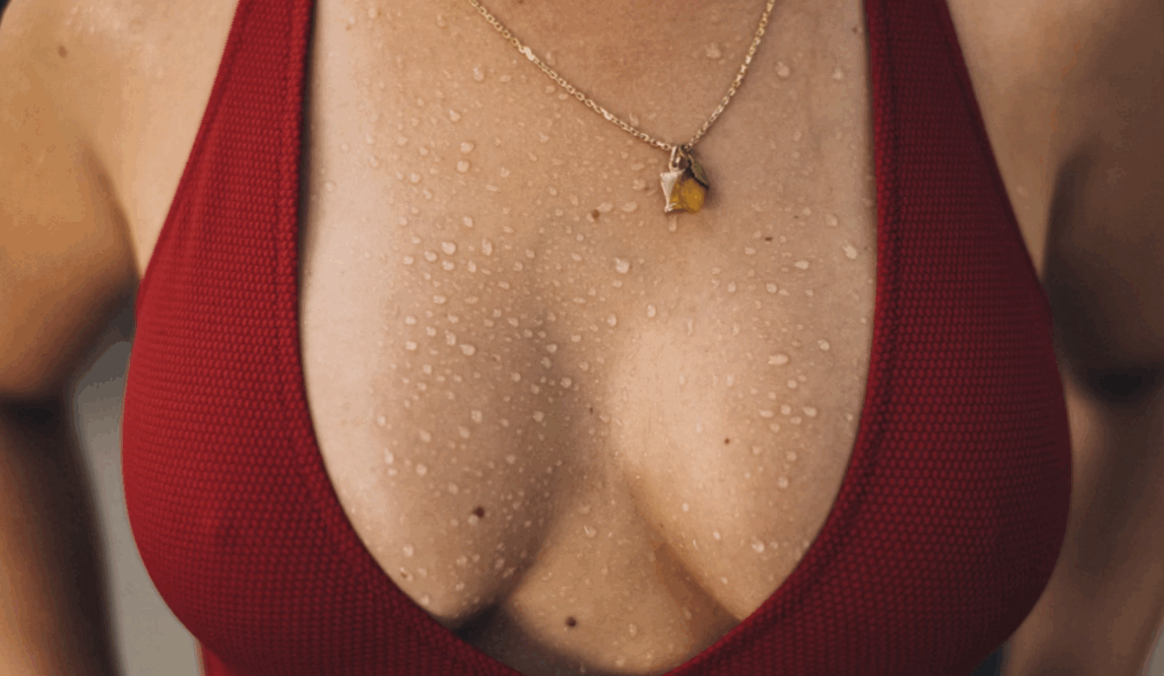 左邊胸部比較大